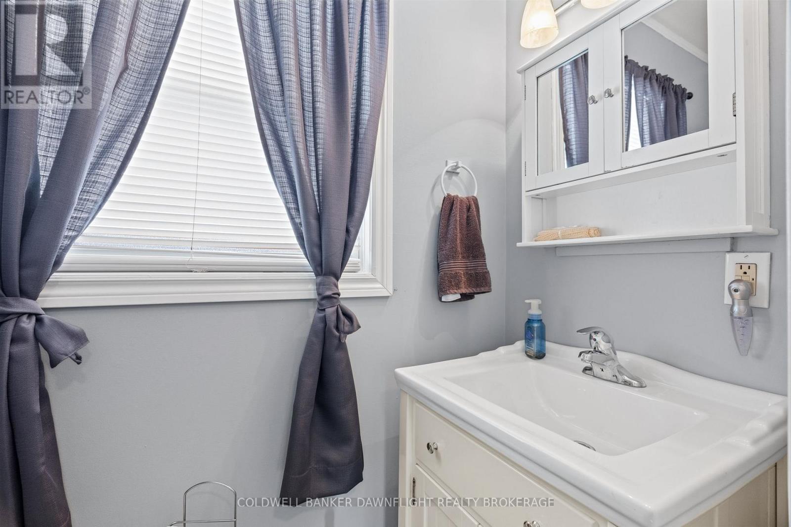 115 Columbia Drive, South Huron, Ontario  N0M 1Y0 - Photo 6 - X12814750