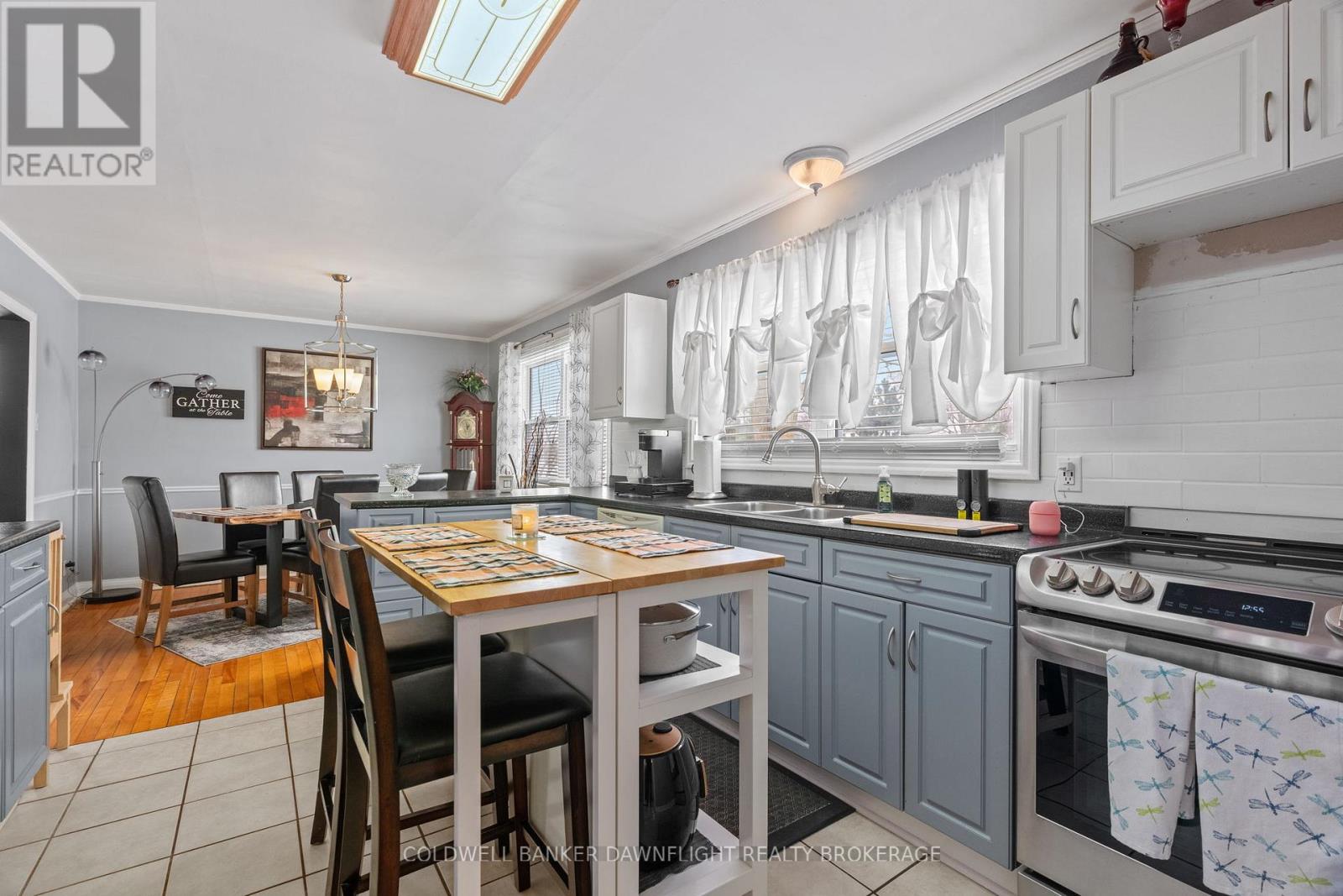 115 Columbia Drive, South Huron, Ontario  N0M 1Y0 - Photo 8 - X12814750