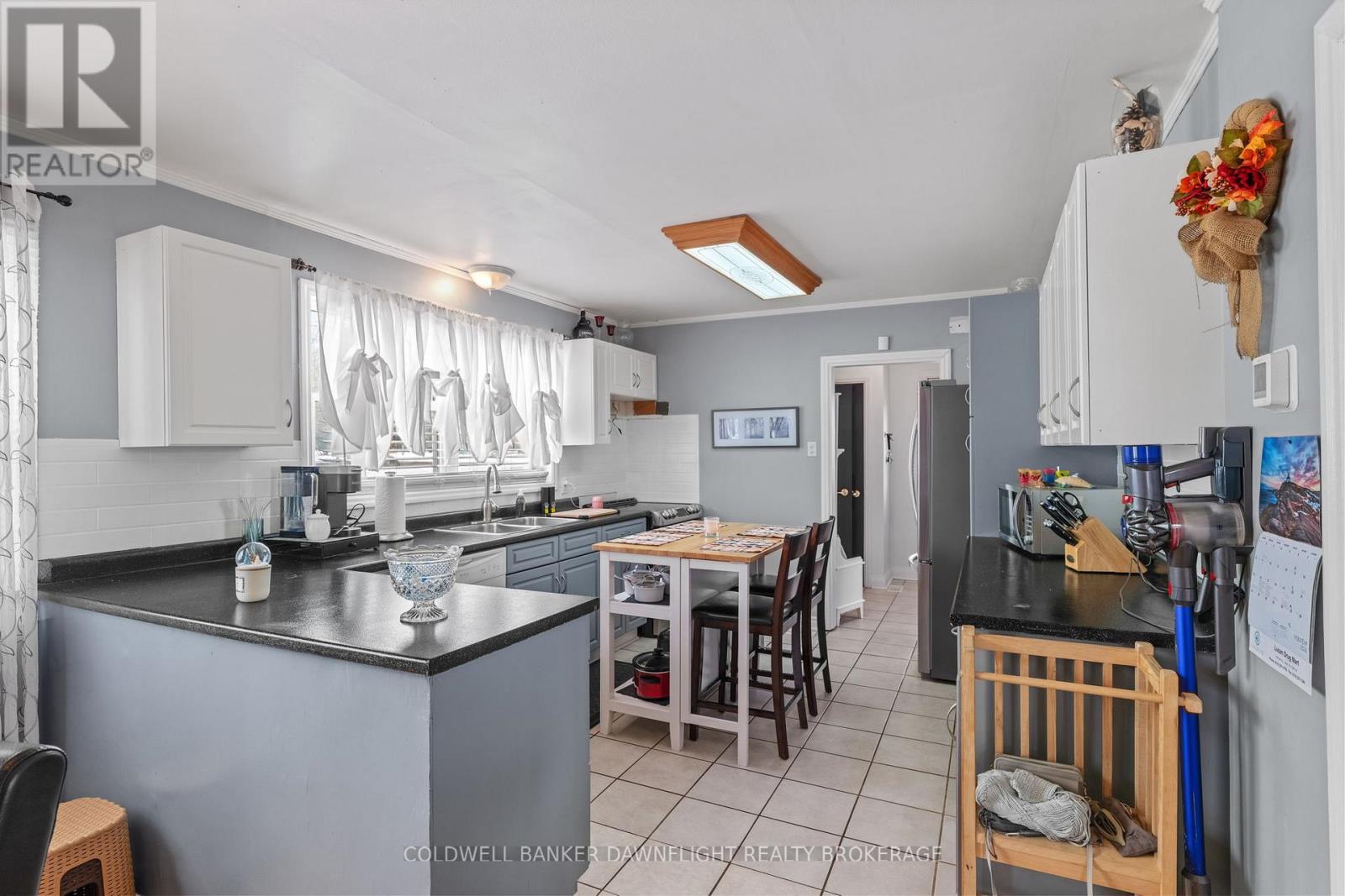 115 Columbia Drive, South Huron, Ontario  N0M 1Y0 - Photo 9 - X12814750