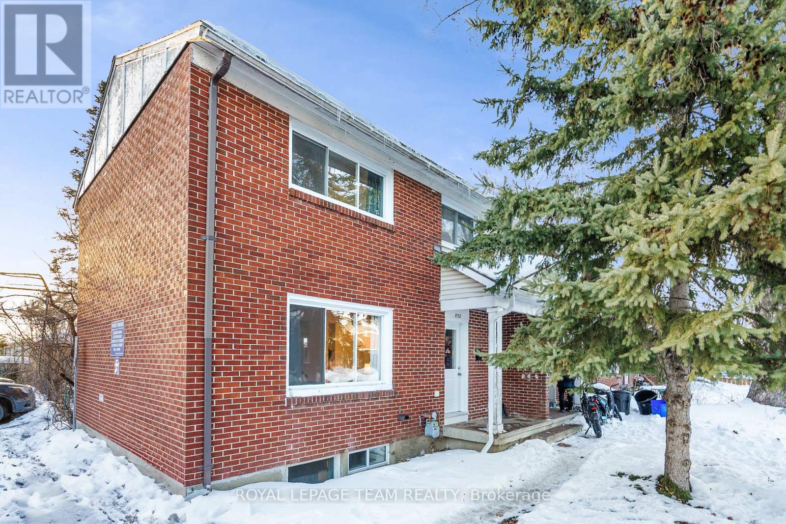 852 Borthwick Avenue, Ottawa, Ontario  K1K 2M8 - Photo 1 - X12814536
