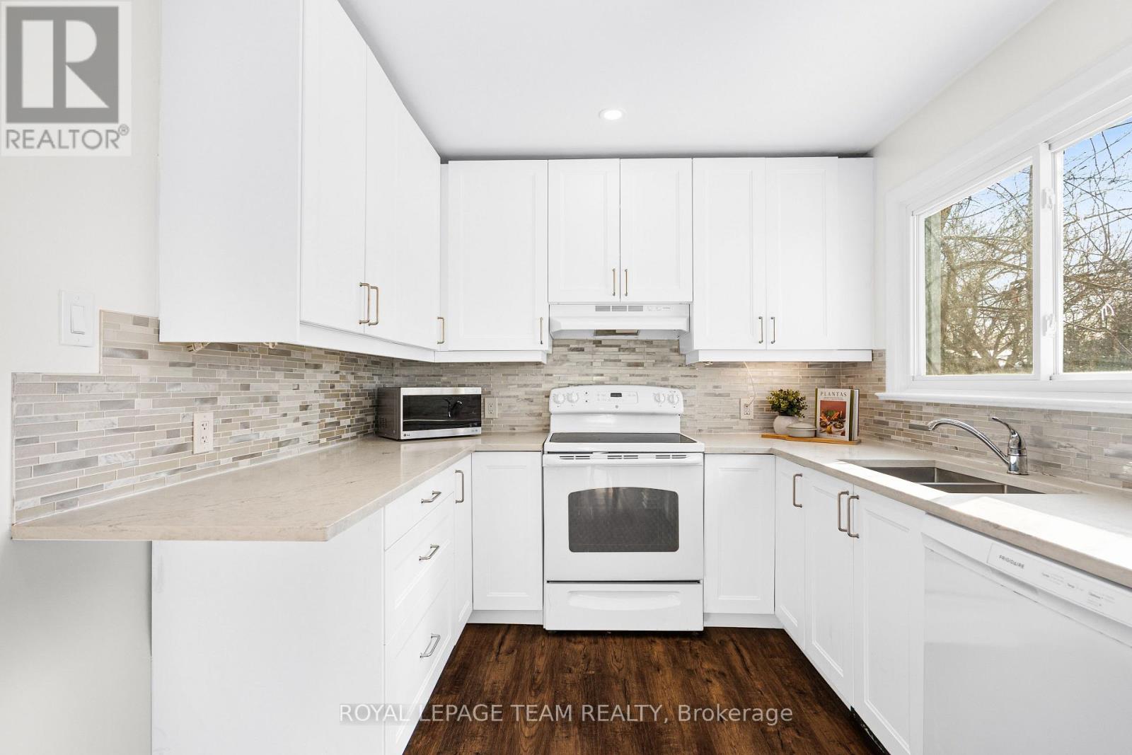 852 Borthwick Avenue, Ottawa, Ontario  K1K 2M8 - Photo 17 - X12814536