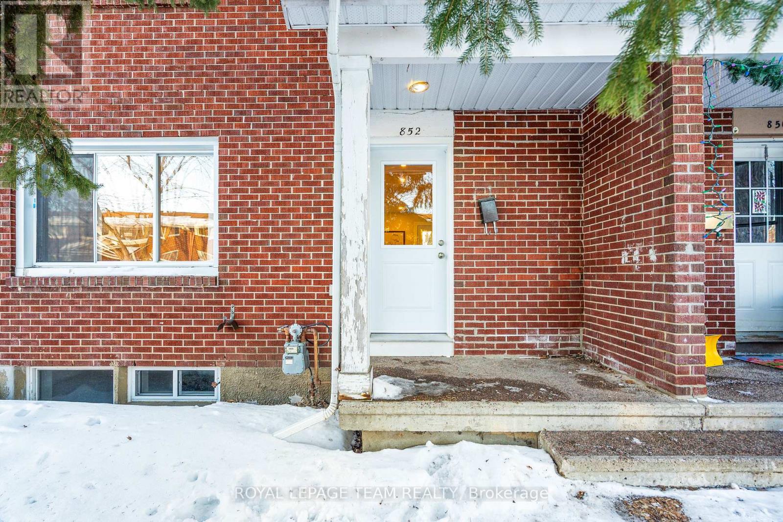 852 Borthwick Avenue, Ottawa, Ontario  K1K 2M8 - Photo 3 - X12814536
