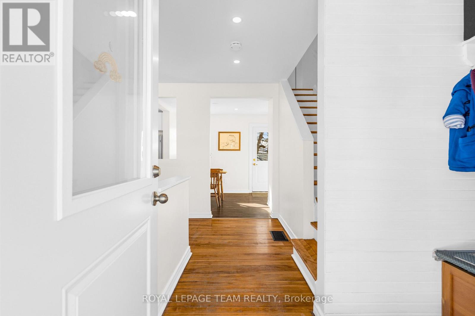 852 Borthwick Avenue, Ottawa, Ontario  K1K 2M8 - Photo 4 - X12814536