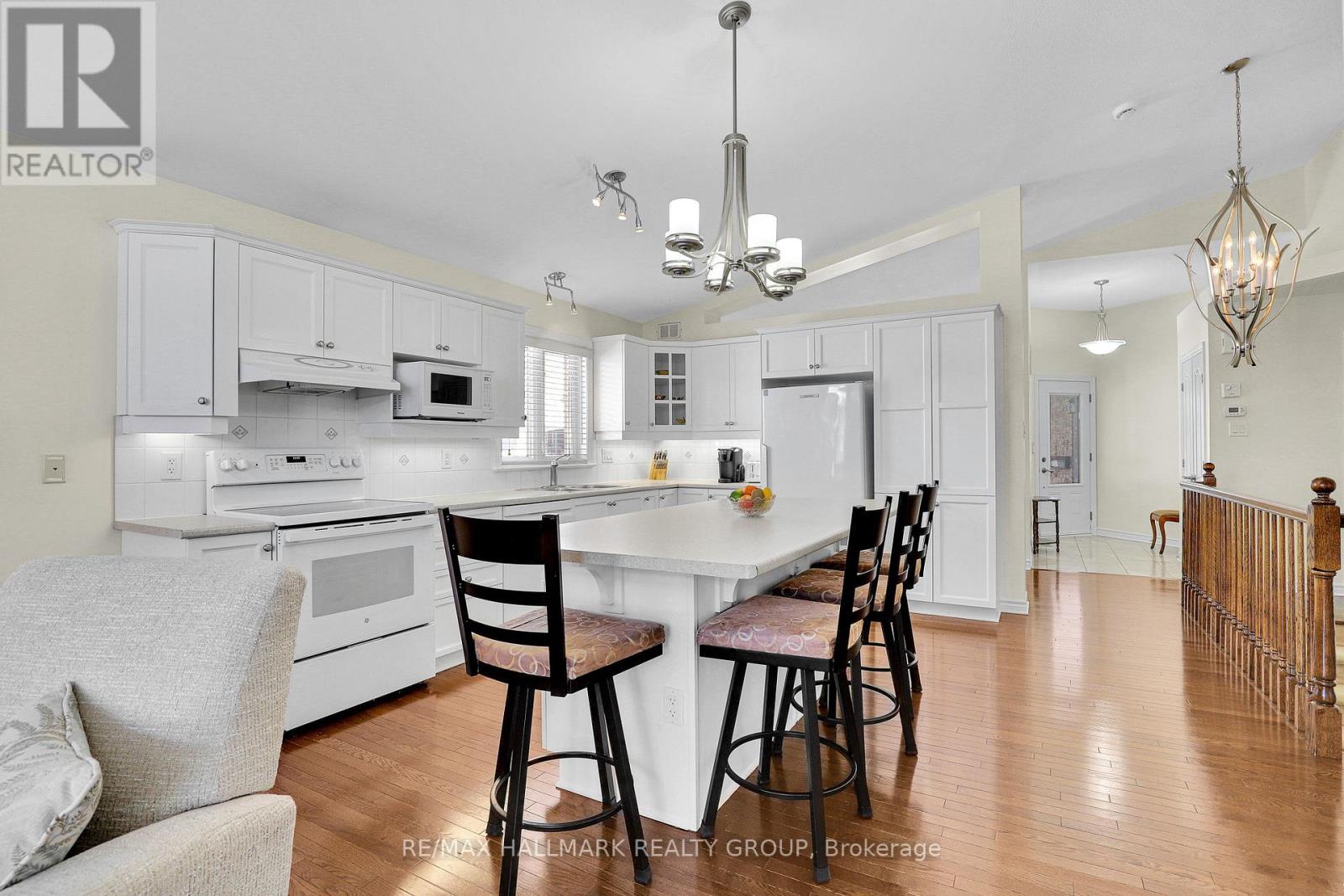 165 Granite Court, Ottawa, Ontario  K2M 0A3 - Photo 6 - X12814578