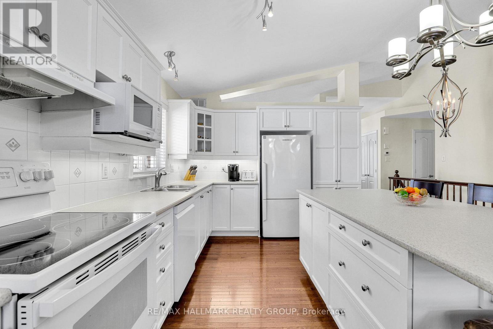 165 Granite Court, Ottawa, Ontario  K2M 0A3 - Photo 9 - X12814578