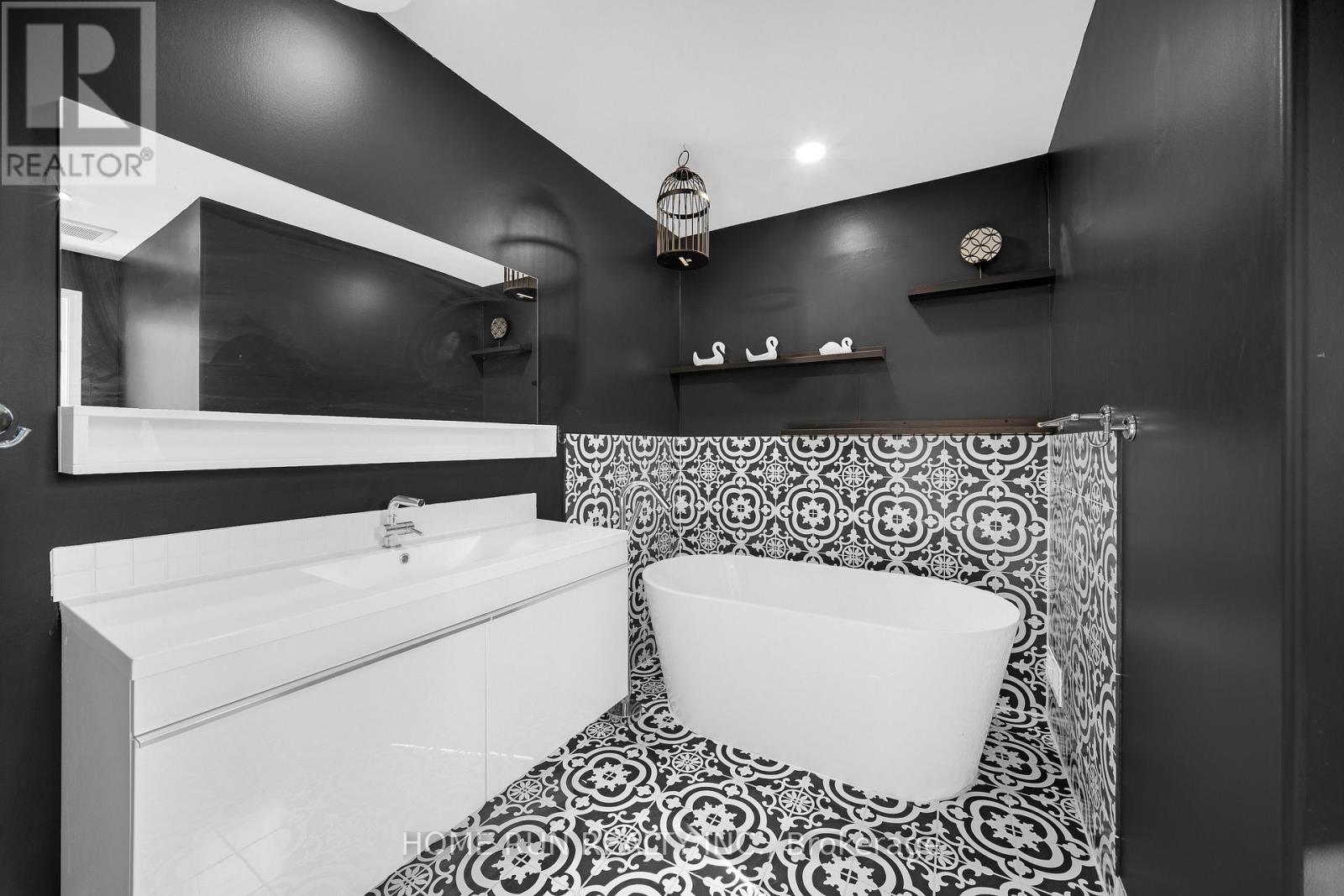 224 Walden Drive, Ottawa, Ontario  K2K 2M3 - Photo 33 - X12814710