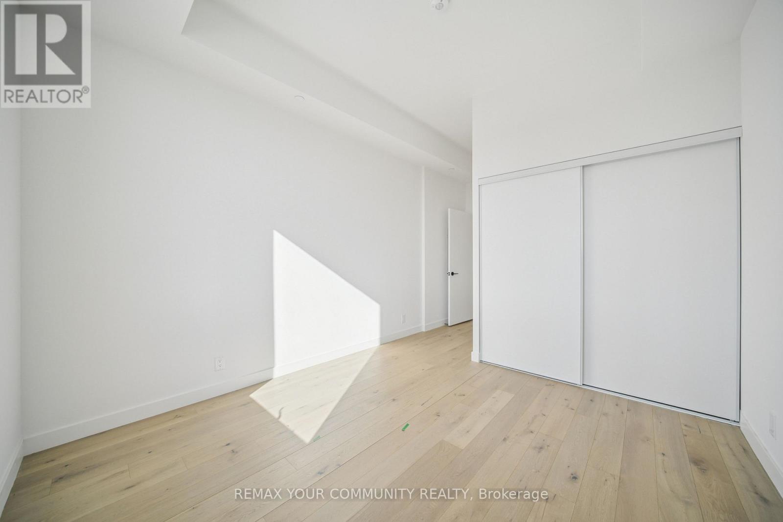 1704 - 1050 Eastern Avenue, Toronto, Ontario  M4L 0B7 - Photo 11 - E12767414