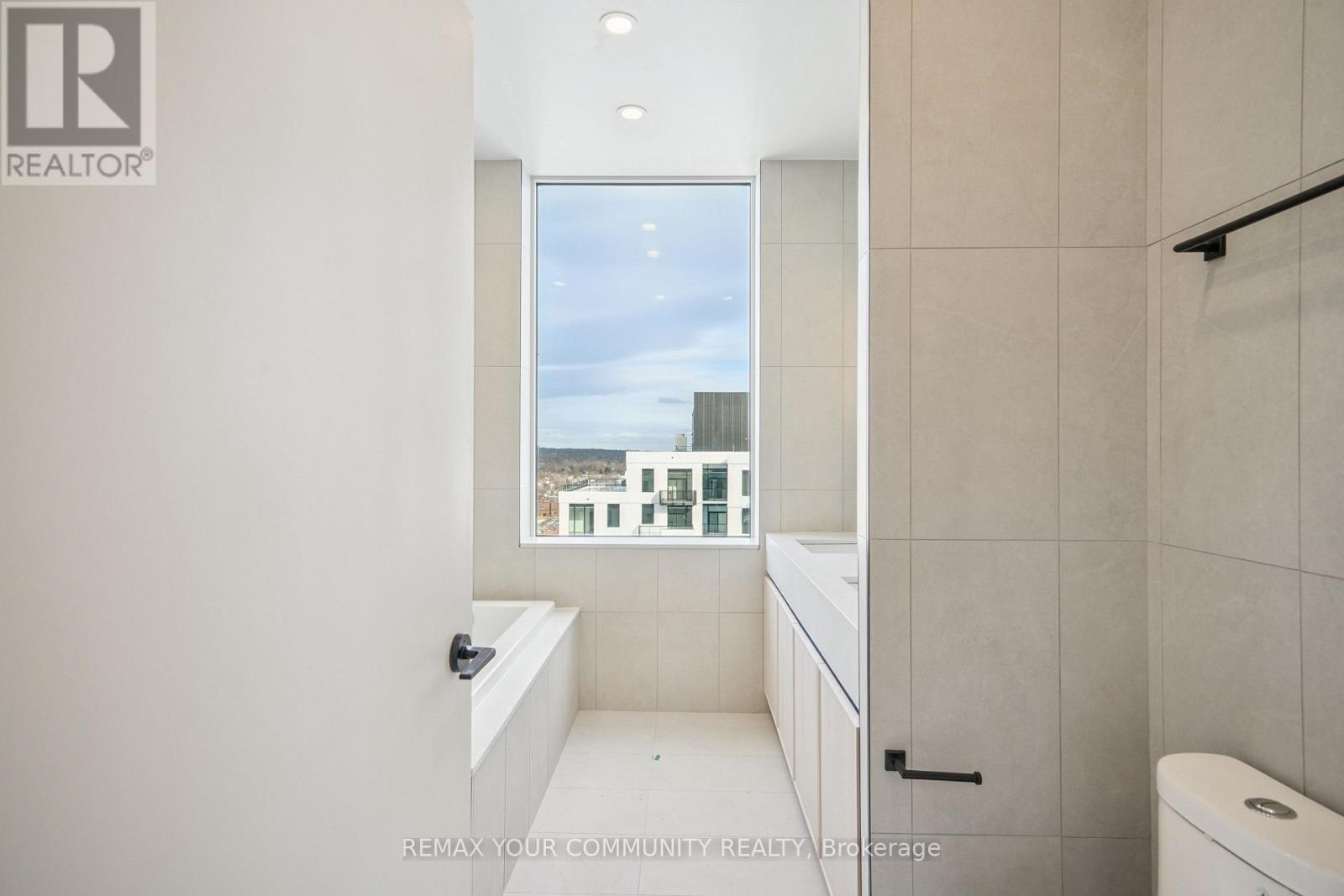 1704 - 1050 Eastern Avenue, Toronto, Ontario  M4L 0B7 - Photo 28 - E12767414