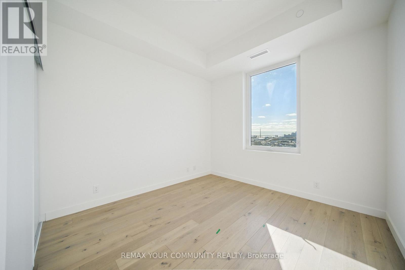 1704 - 1050 Eastern Avenue, Toronto, Ontario  M4L 0B7 - Photo 10 - E12767414