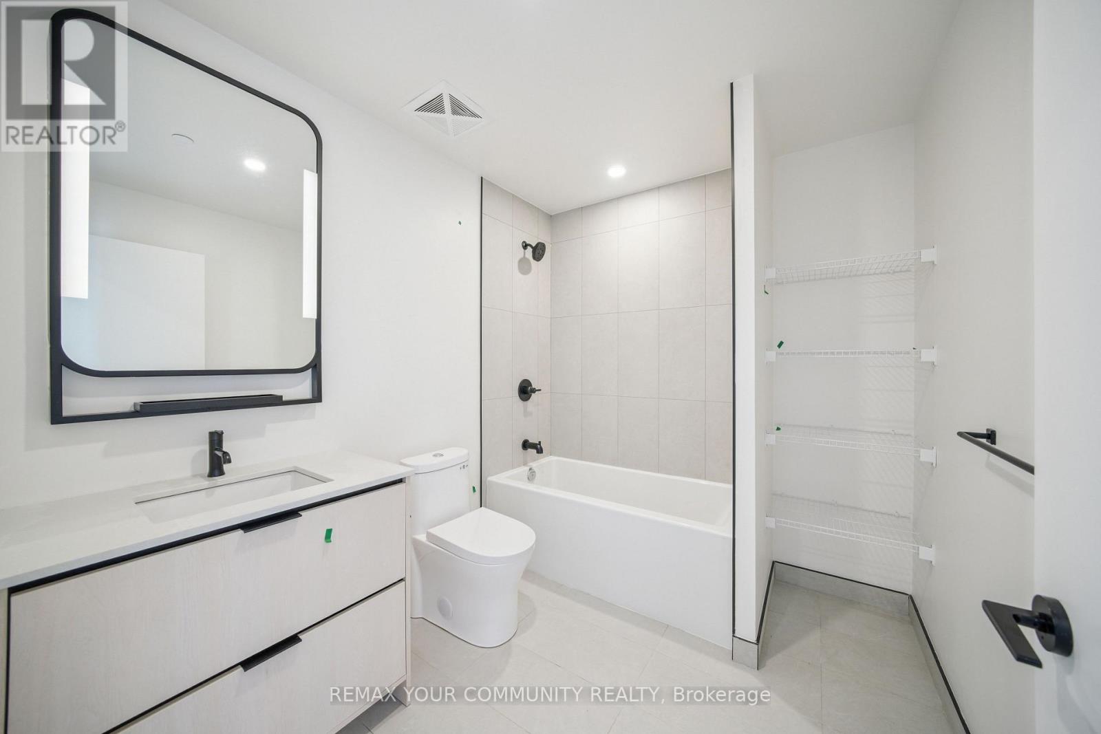 1704 - 1050 Eastern Avenue, Toronto, Ontario  M4L 0B7 - Photo 7 - E12767414