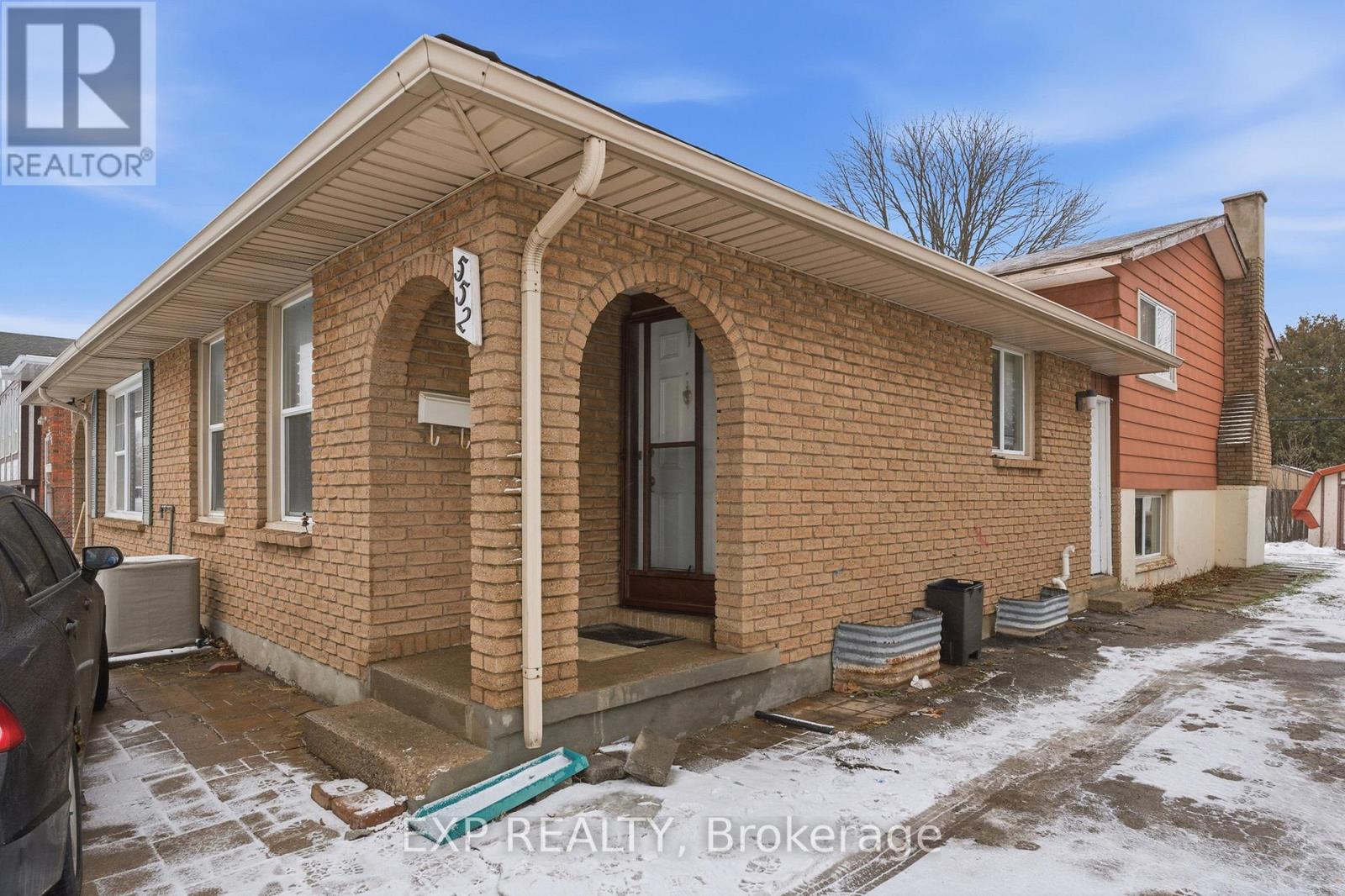 552 First Avenue, Welland, Ontario  L3C 1Z3 - Photo 2 - X12814730