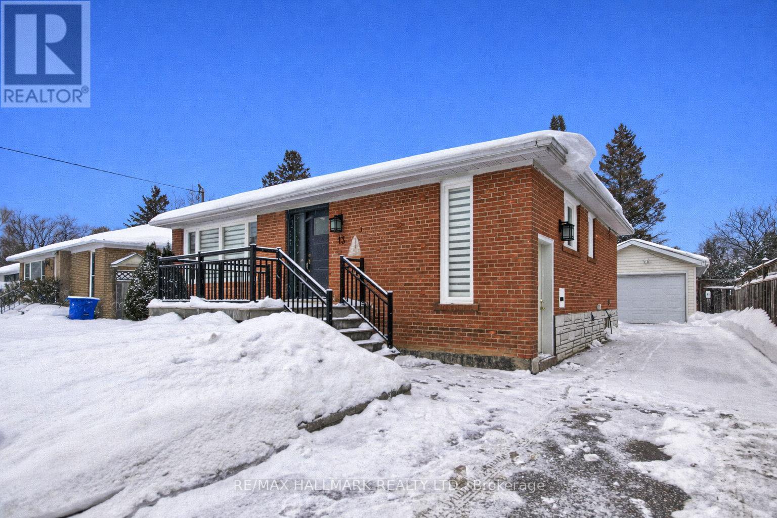 13 Patrick Drive, Aurora, Ontario  L4G 2A6 - Photo 3 - N12782208