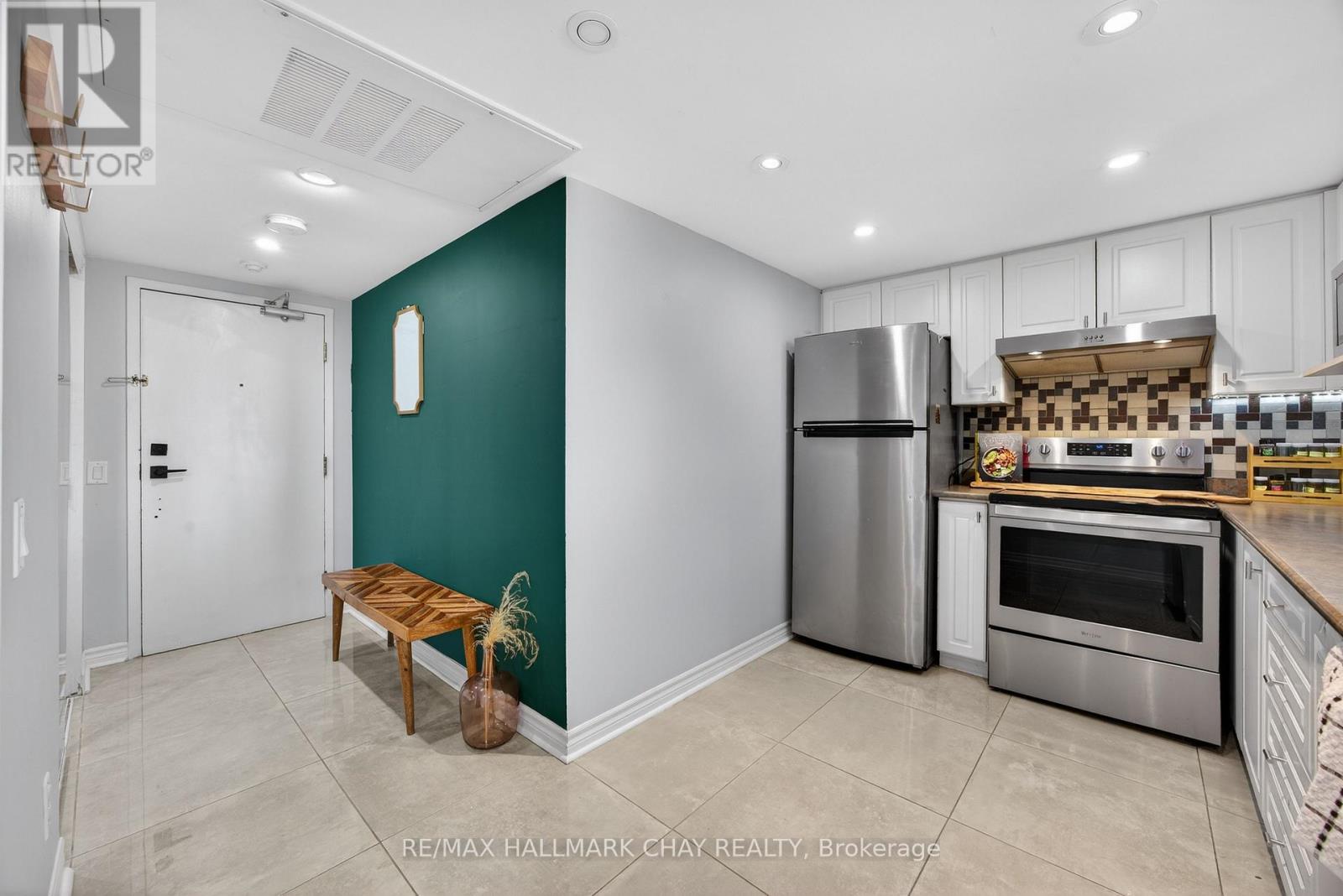 508 - 160 Wellington Street E, Aurora, Ontario  L4G 1J3 - Photo 3 - N12800848