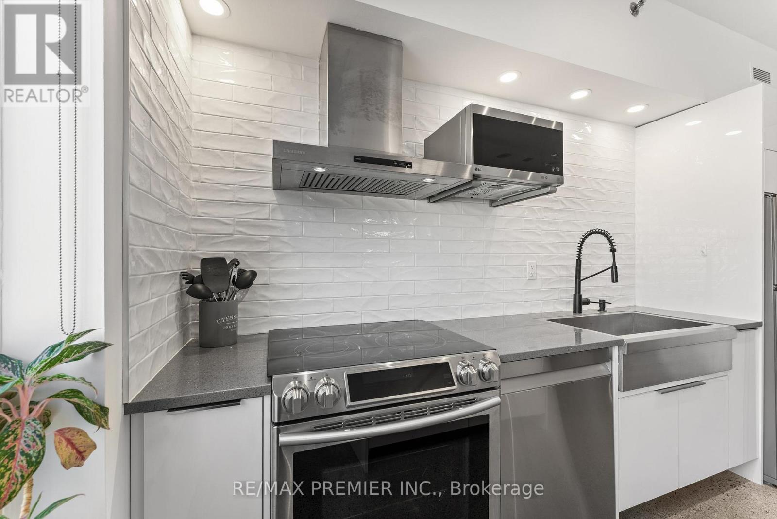 Th13 - 57 East Liberty Street, Toronto, Ontario  M6K 3P5 - Photo 8 - C12814540