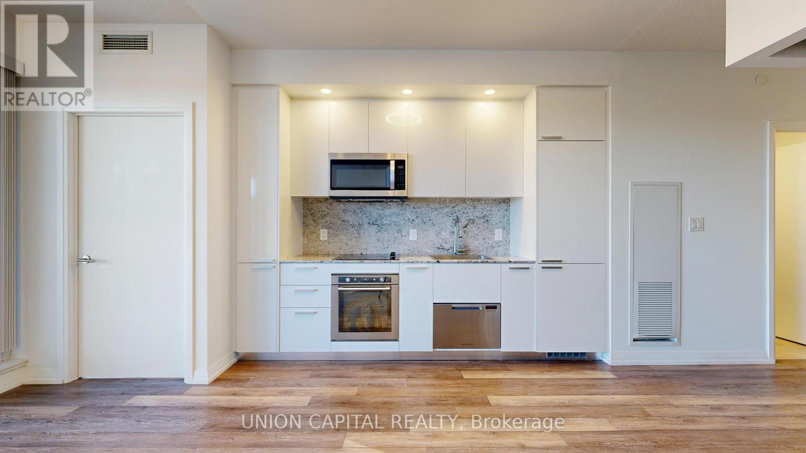 715 - 75 Canterbury Place, Toronto, Ontario  M2N 0L2 - Photo 3 - C12814592