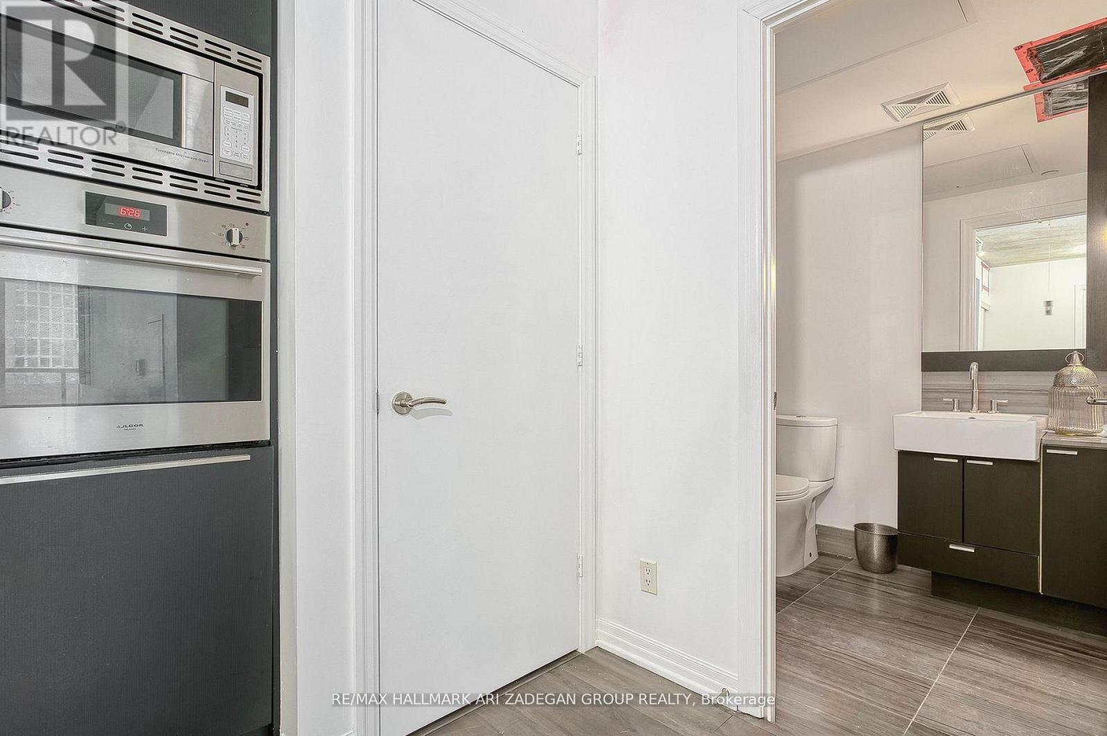 1701 - 88 Blue Jays Way, Toronto, Ontario  M5V 2G3 - Photo 15 - C12814604