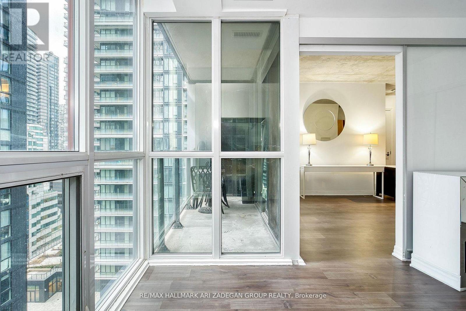 1701 - 88 Blue Jays Way, Toronto, Ontario  M5V 2G3 - Photo 3 - C12814604