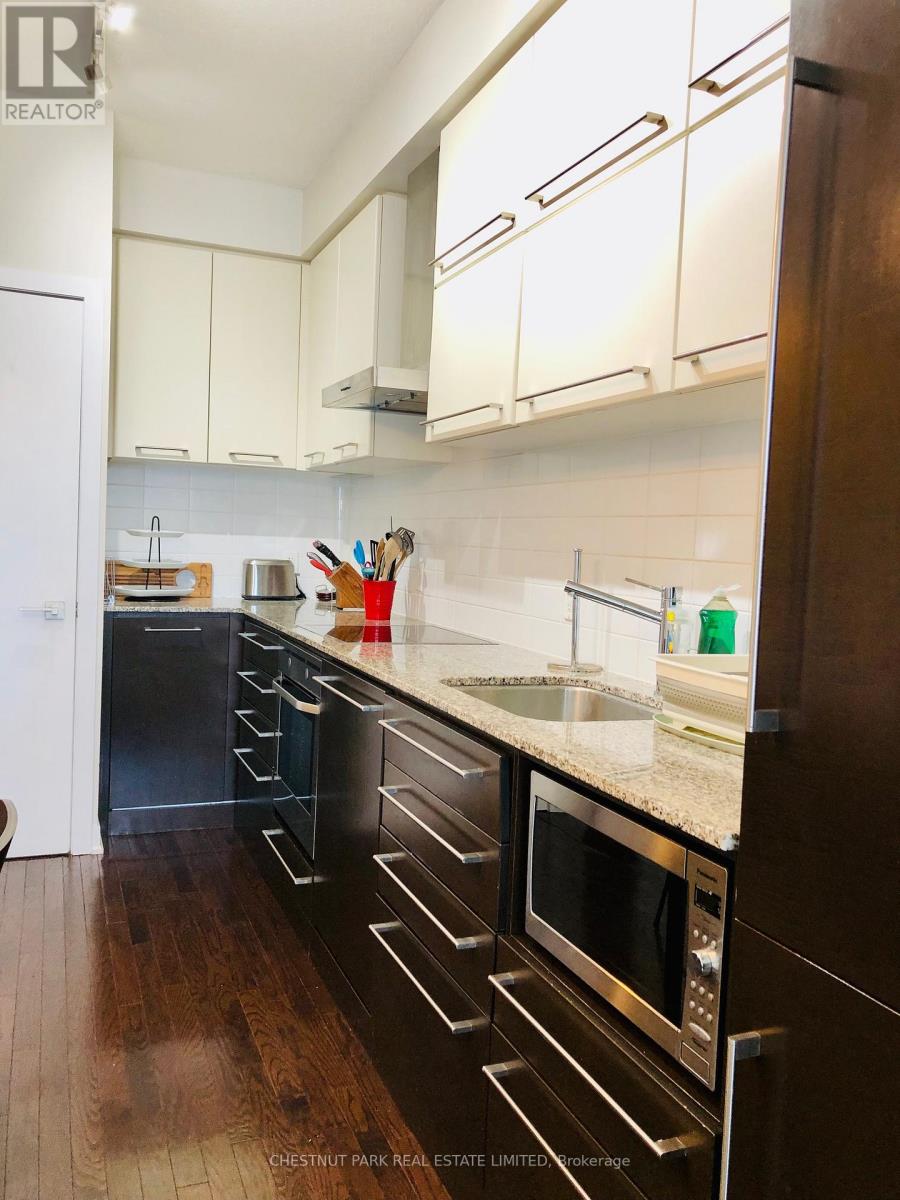 1404 - 770 BAY STREET, Toronto, Ontario