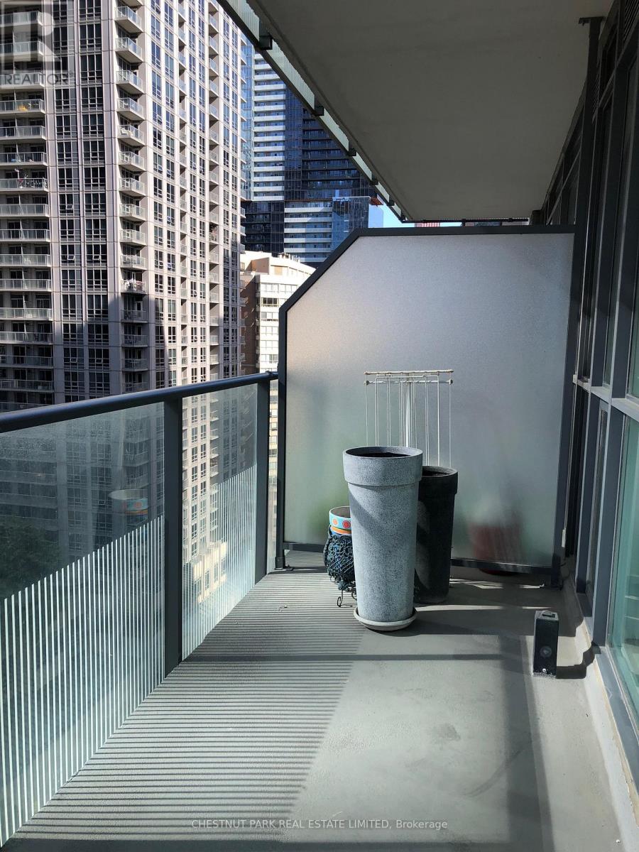 1404 - 770 Bay Street, Toronto (Bay Street Corridor), Ontario  M5G 1N6 - Photo 11 - C12814734