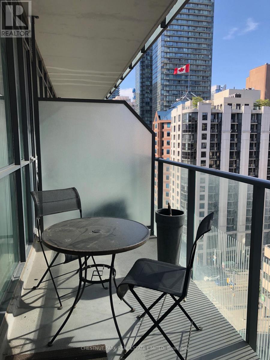 1404 - 770 Bay Street, Toronto (Bay Street Corridor), Ontario  M5G 1N6 - Photo 12 - C12814734