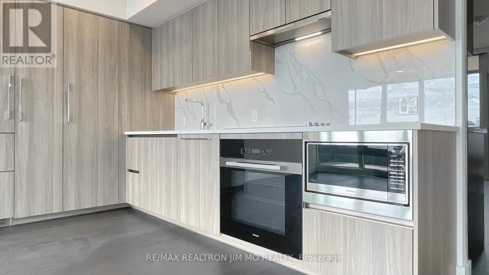 6906 - 3 Concord Cityplace Way, Toronto, Ontario  M5V 0X4 - Photo 14 - C12814754