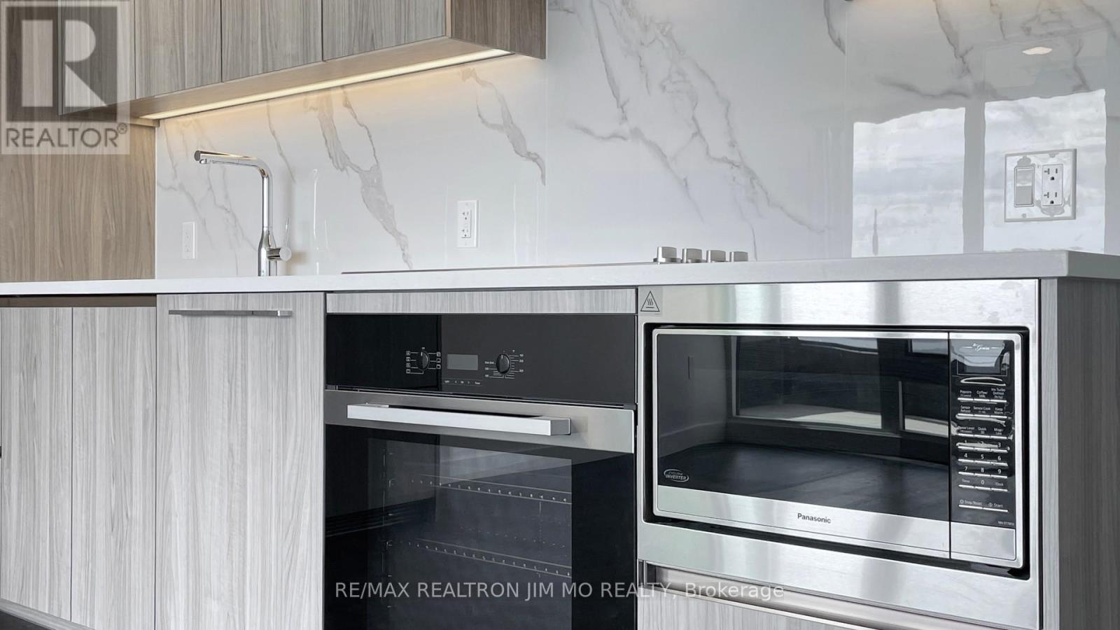 6906 - 3 Concord Cityplace Way, Toronto, Ontario  M5V 0X4 - Photo 15 - C12814754