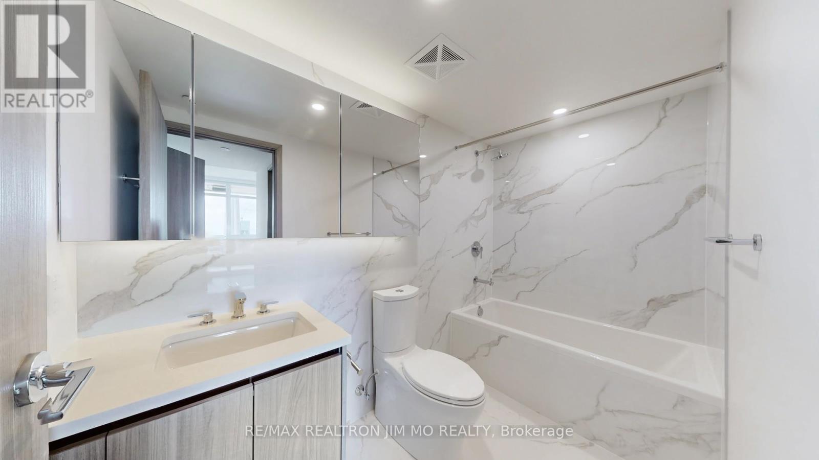 6906 - 3 Concord Cityplace Way, Toronto, Ontario  M5V 0X4 - Photo 23 - C12814754