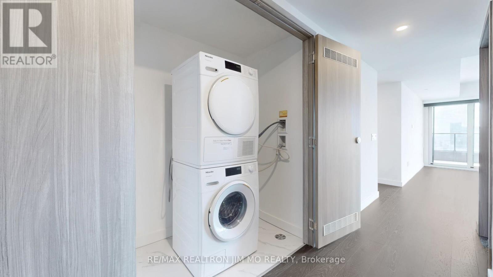 6906 - 3 Concord Cityplace Way, Toronto, Ontario  M5V 0X4 - Photo 32 - C12814754