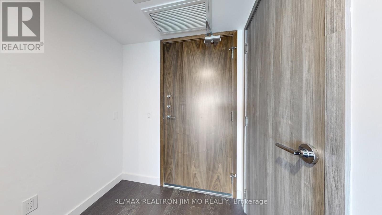 6906 - 3 Concord Cityplace Way, Toronto, Ontario  M5V 0X4 - Photo 33 - C12814754