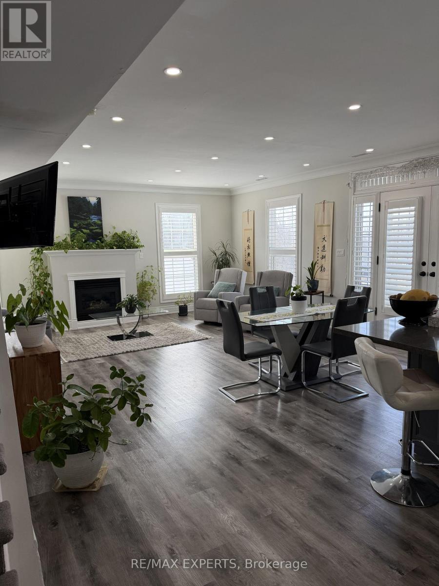 204 - 10472 Islington Avenue, Vaughan, Ontario  L0J 1C0 - Photo 5 - N12814564