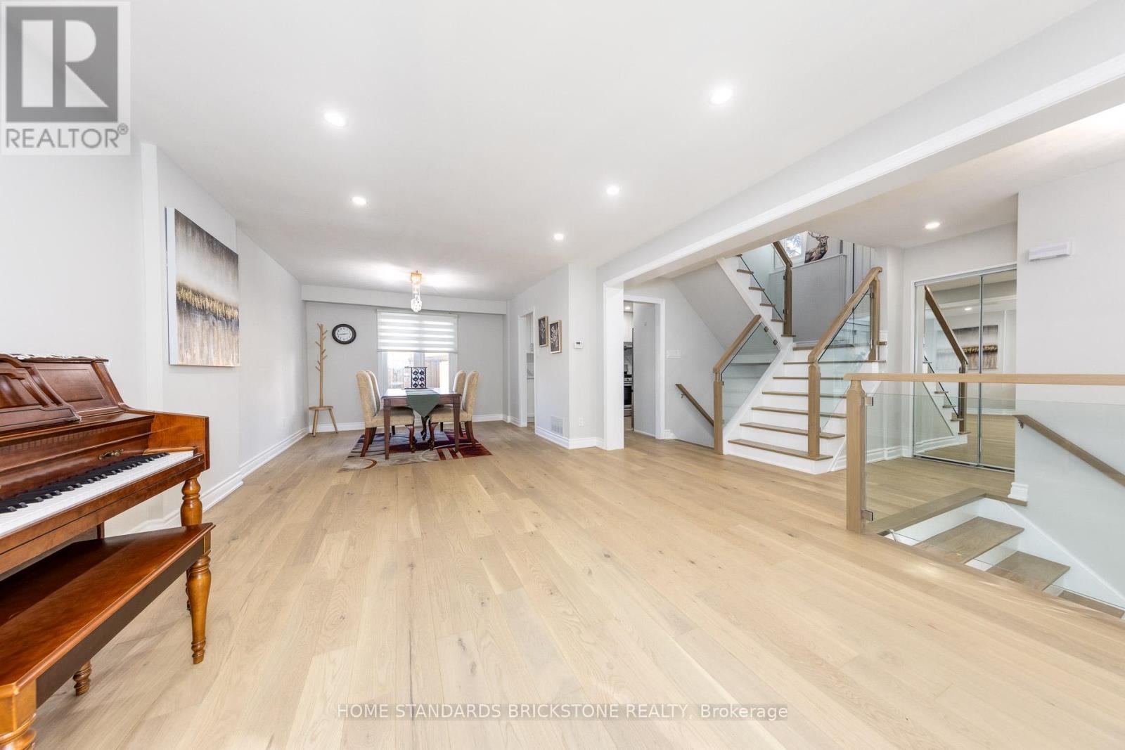 25 Hester Court, Markham, Ontario  L3T 3K4 - Photo 10 - N12814640