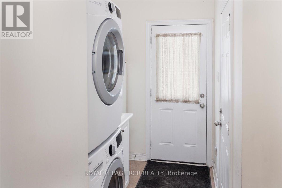 392 Kwapis Boulevard, Newmarket, Ontario  L3X 3H4 - Photo 10 - N12814652