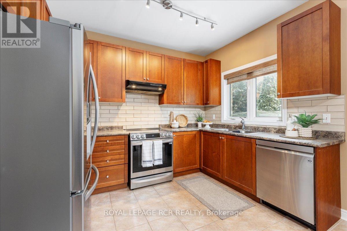 392 Kwapis Boulevard, Newmarket, Ontario  L3X 3H4 - Photo 13 - N12814652