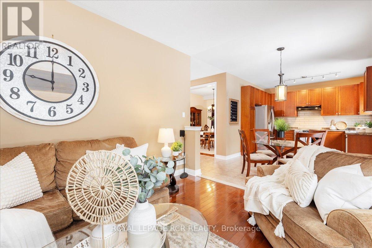 392 Kwapis Boulevard, Newmarket, Ontario  L3X 3H4 - Photo 18 - N12814652