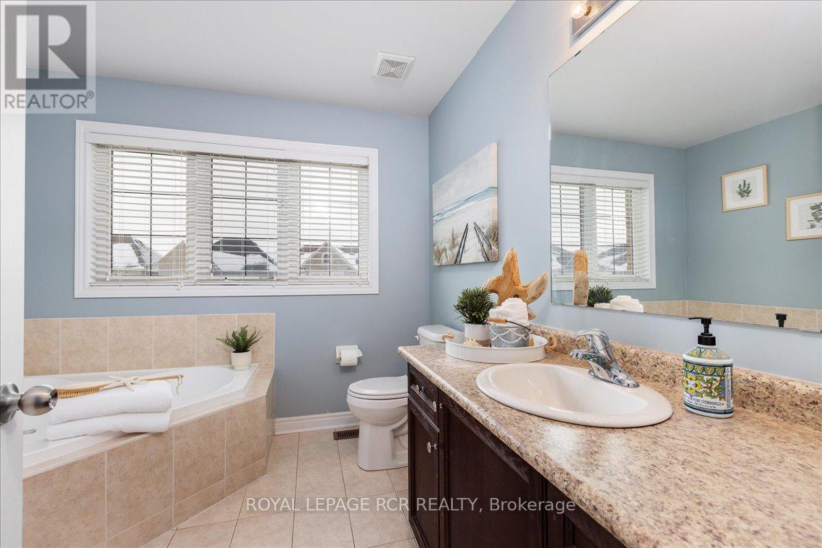 392 Kwapis Boulevard, Newmarket, Ontario  L3X 3H4 - Photo 22 - N12814652