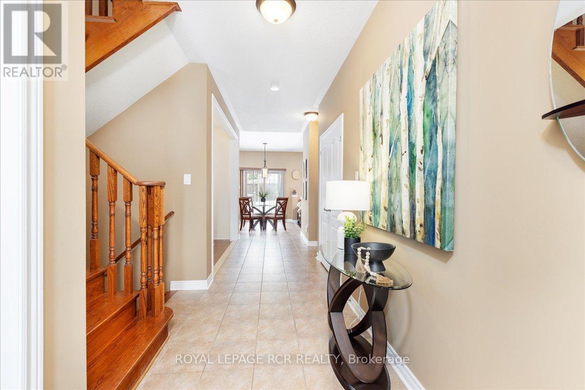 392 Kwapis Boulevard, Newmarket, Ontario  L3X 3H4 - Photo 4 - N12814652