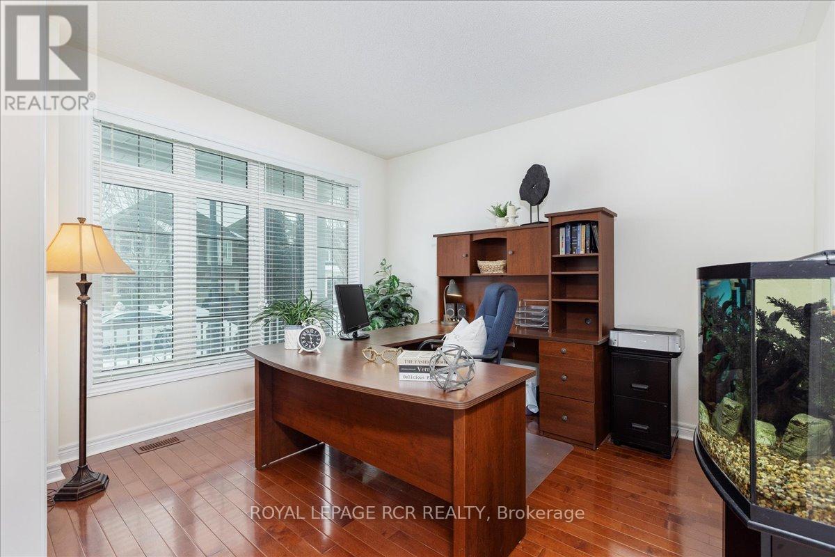 392 Kwapis Boulevard, Newmarket, Ontario  L3X 3H4 - Photo 6 - N12814652