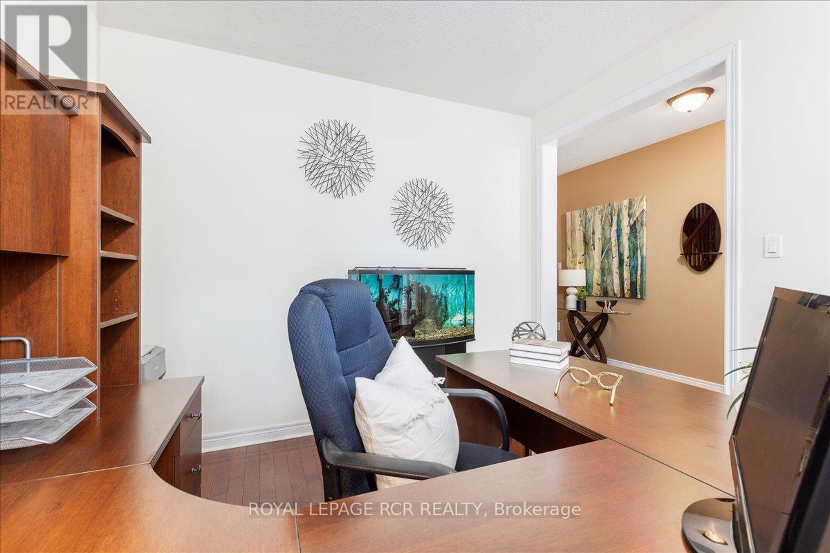 392 Kwapis Boulevard, Newmarket, Ontario  L3X 3H4 - Photo 7 - N12814652