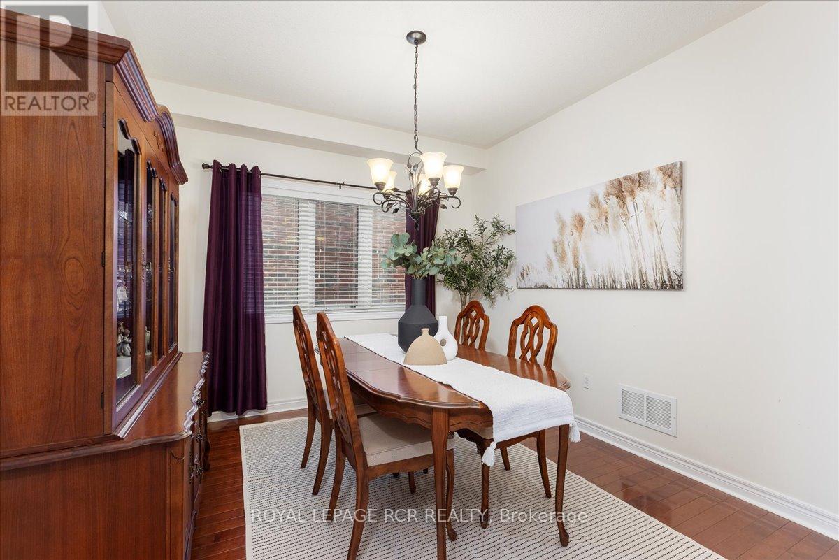 392 Kwapis Boulevard, Newmarket, Ontario  L3X 3H4 - Photo 8 - N12814652