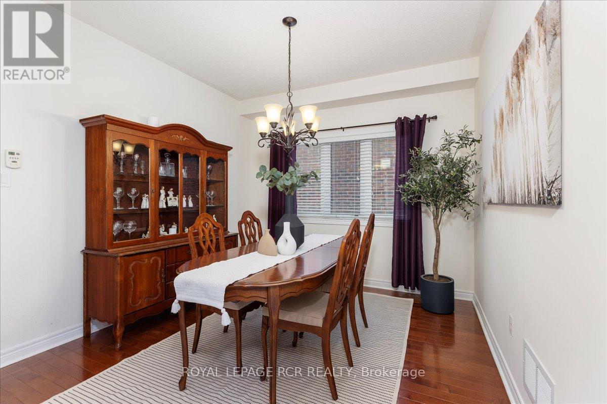 392 Kwapis Boulevard, Newmarket, Ontario  L3X 3H4 - Photo 9 - N12814652