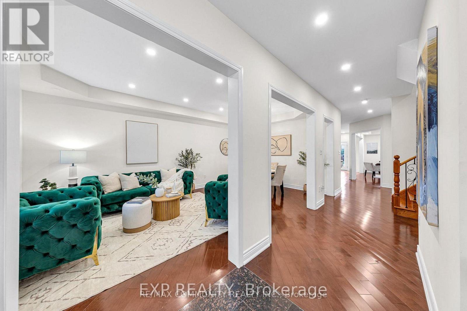 17 Rouge Bank Drive, Markham, Ontario  L6B 1A8 - Photo 4 - N12814704