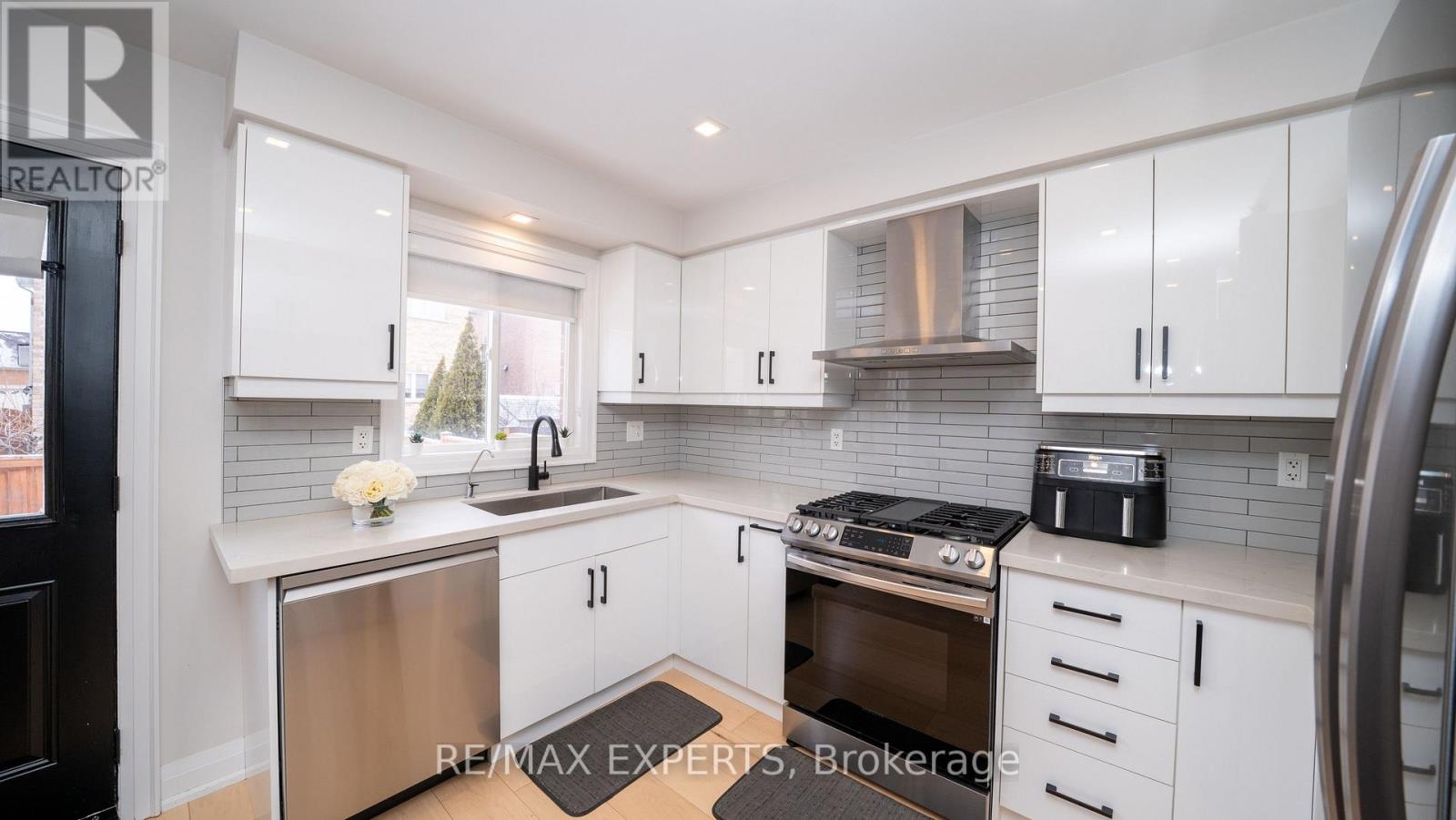 111 Argento Crescent, Vaughan, Ontario  L4H 0B6 - Photo 8 - N12814724