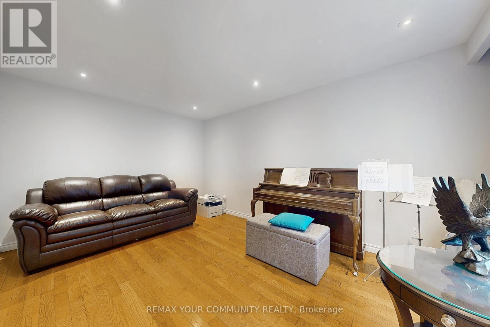 287 Manchester Drive, Newmarket, Ontario  L3Y 6J4 - Photo 6 - N12814744