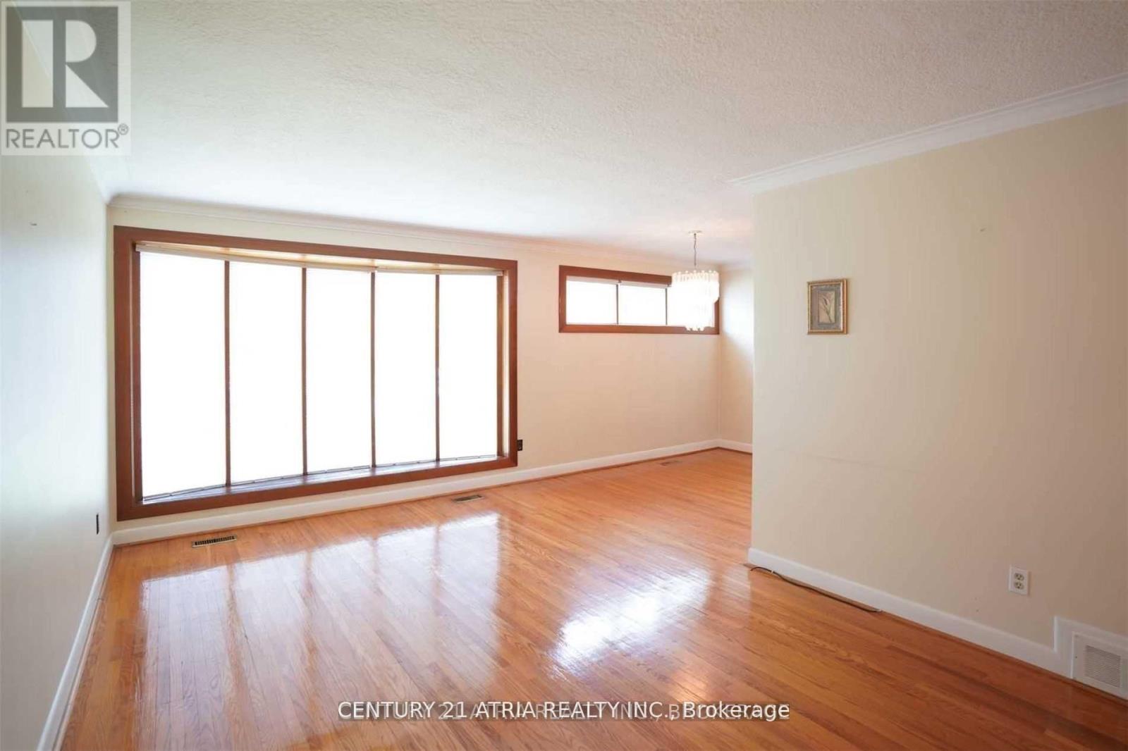 438 Lynett Crescent, Richmond Hill, Ontario  L4C 2V7 - Photo 4 - N12814756