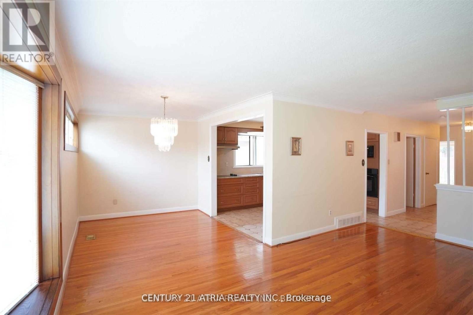 438 Lynett Crescent, Richmond Hill, Ontario  L4C 2V7 - Photo 5 - N12814756