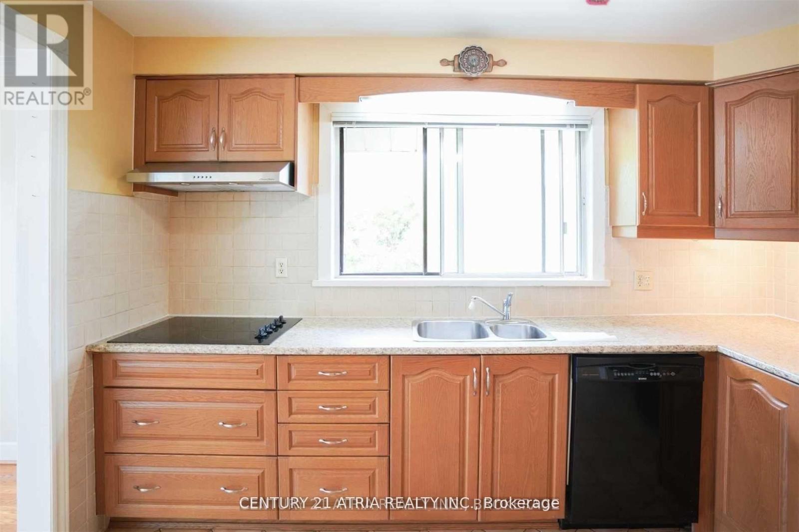 438 Lynett Crescent, Richmond Hill, Ontario  L4C 2V7 - Photo 9 - N12814756