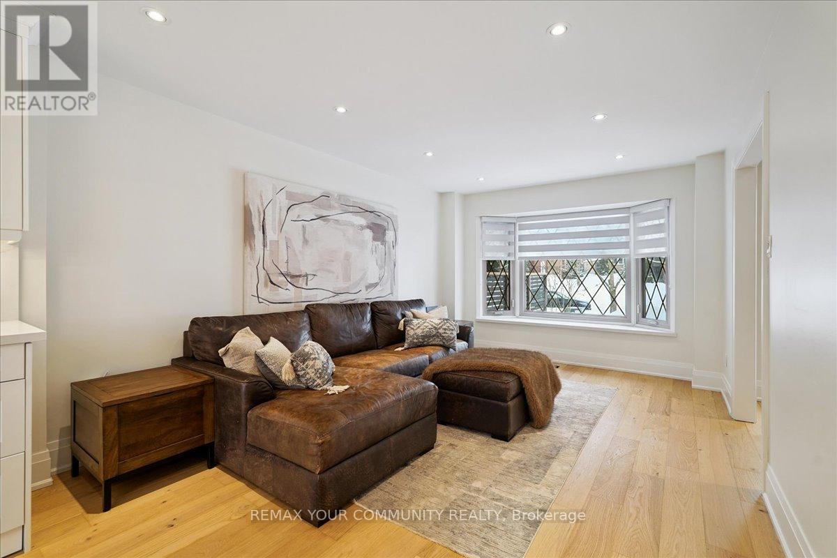 297 Burford Street, Newmarket, Ontario  L3Y 6E7 - Photo 13 - N12814770