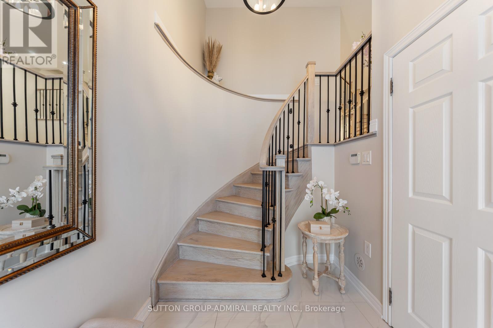 5 Millhouse Court, Vaughan, Ontario  L6A 4J4 - Photo 3 - N12814788