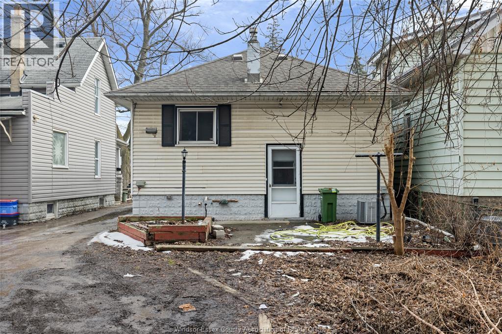 MLS# 26003658: 3168 WYANDOTTE STREET West, Windsor, Canada