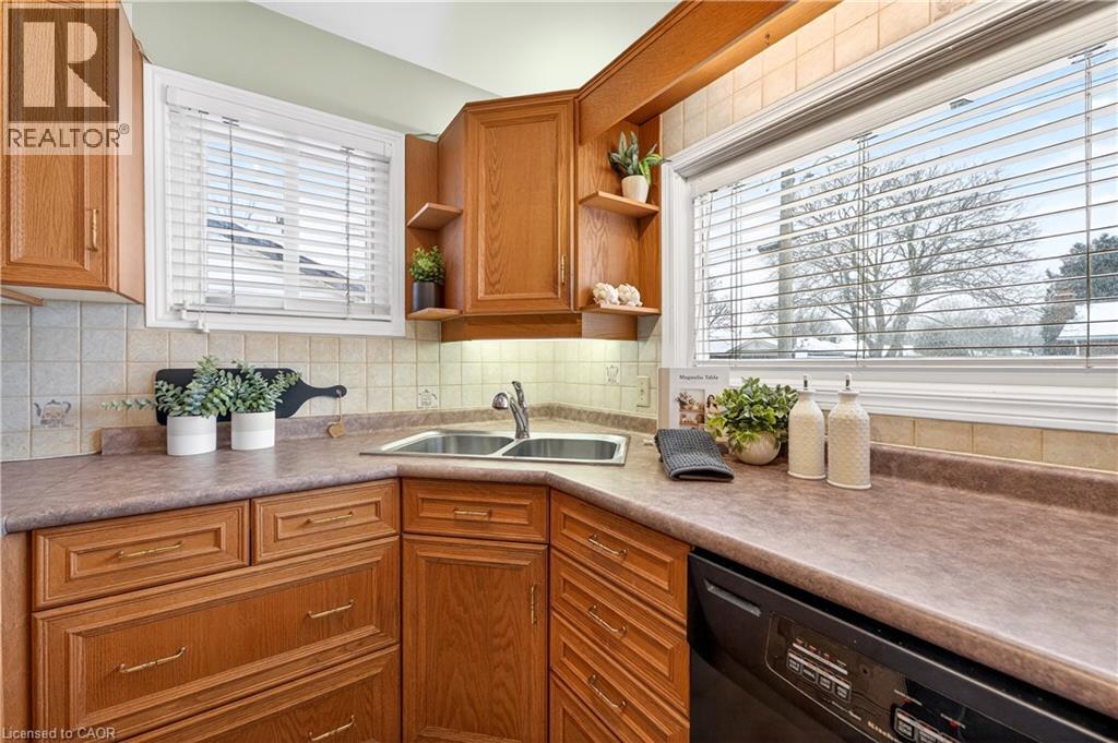 126 West 4th Street, Hamilton, Ontario  L9C 3N2 - Photo 7 - 40804458